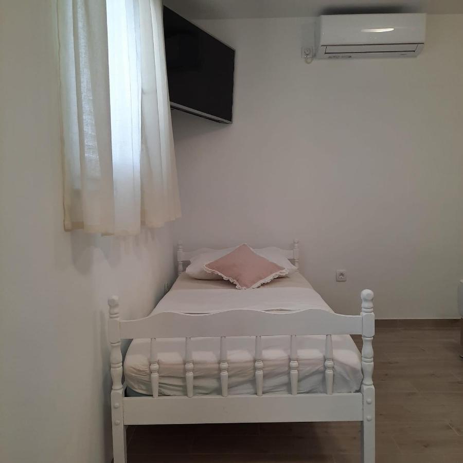 Studio Apartman Mare 特罗吉尔 外观 照片